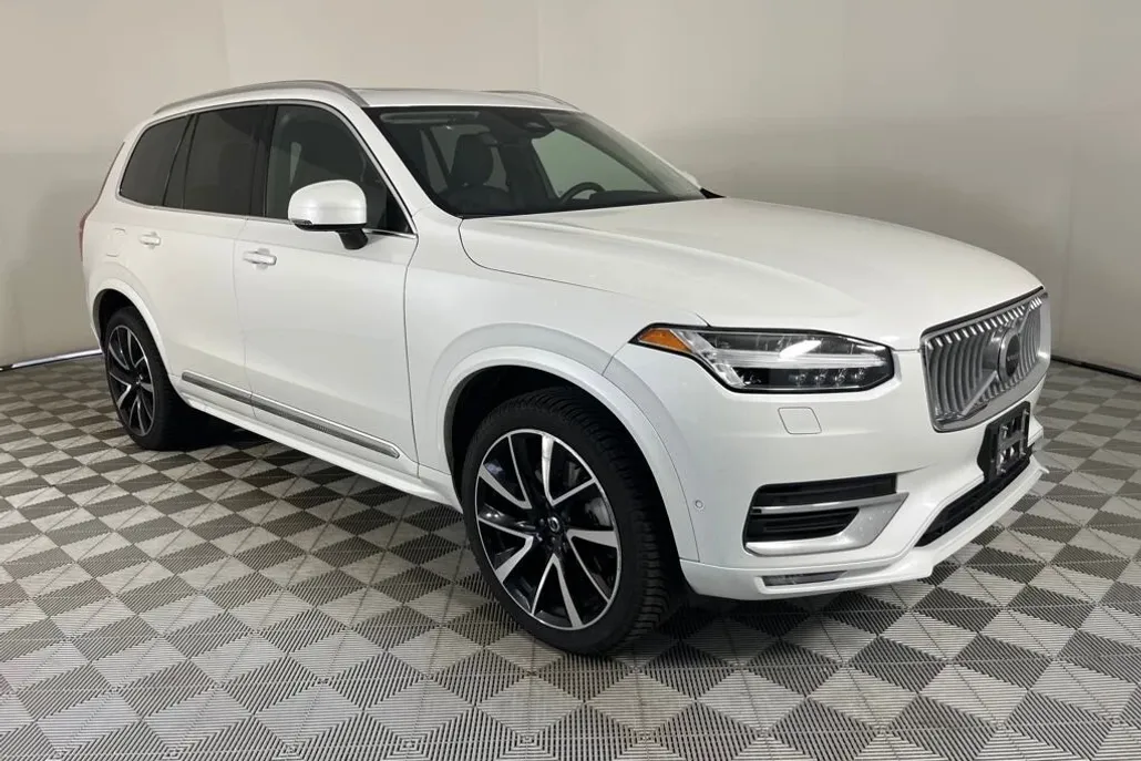 2023 Volvo XC90 Plus photo 1