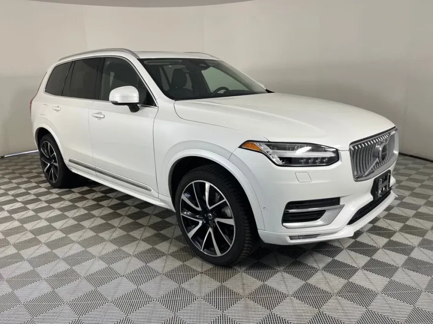 2023 Volvo XC90 Plus photo 1