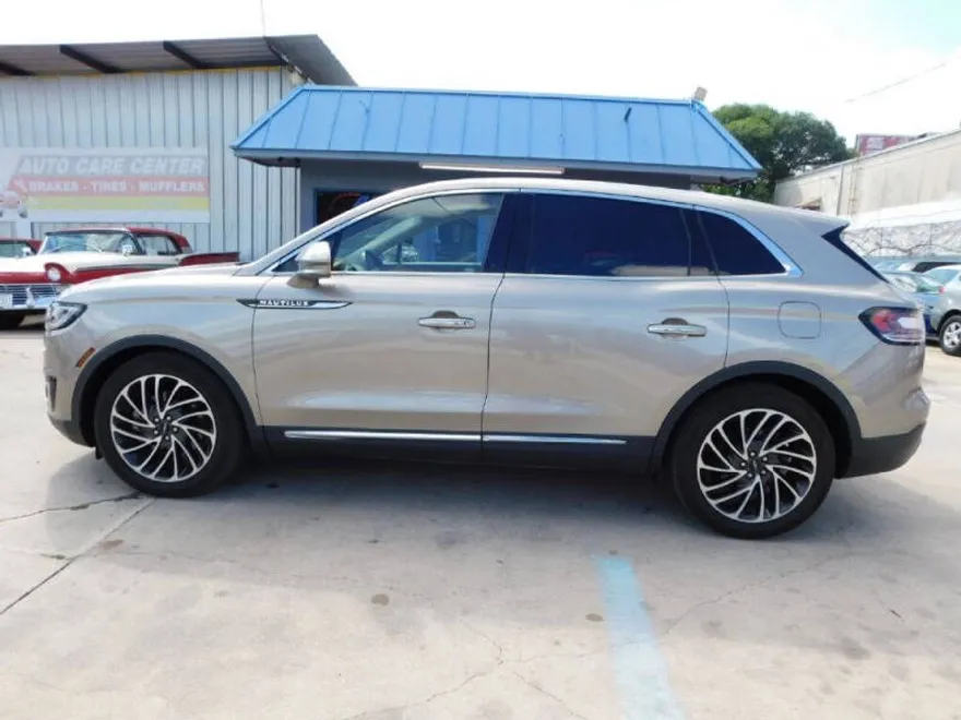 2019 Lincoln Nautilus Reserve photo 1