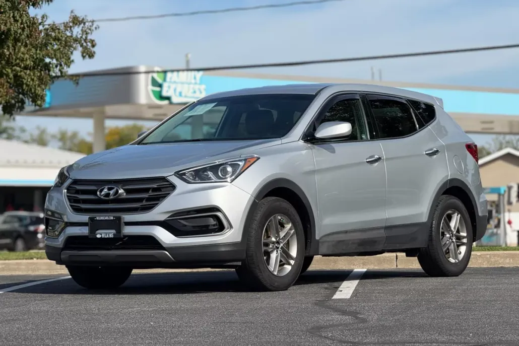 2017 Hyundai Santa Fe Base photo 1
