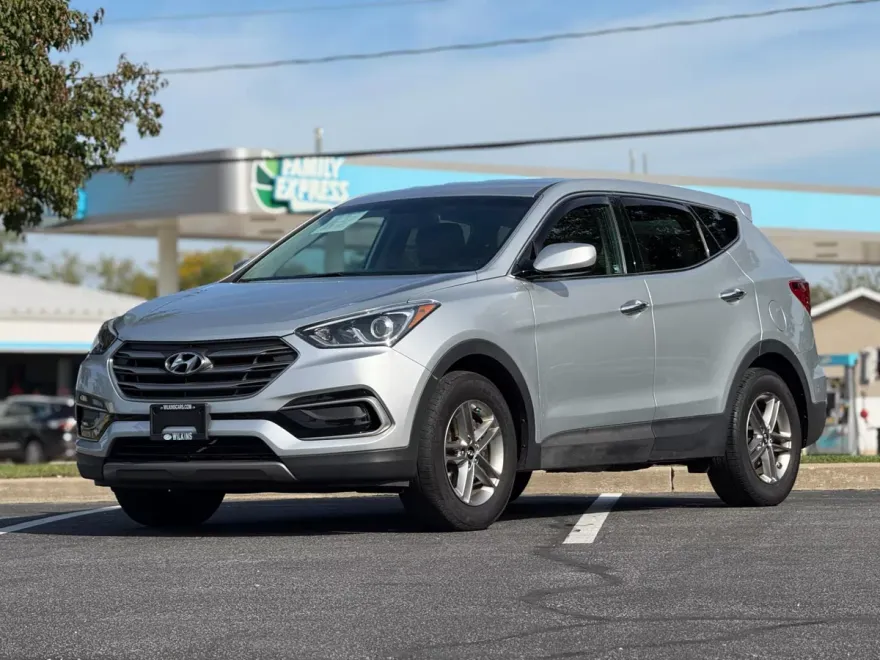 2017 Hyundai Santa Fe Base photo 1