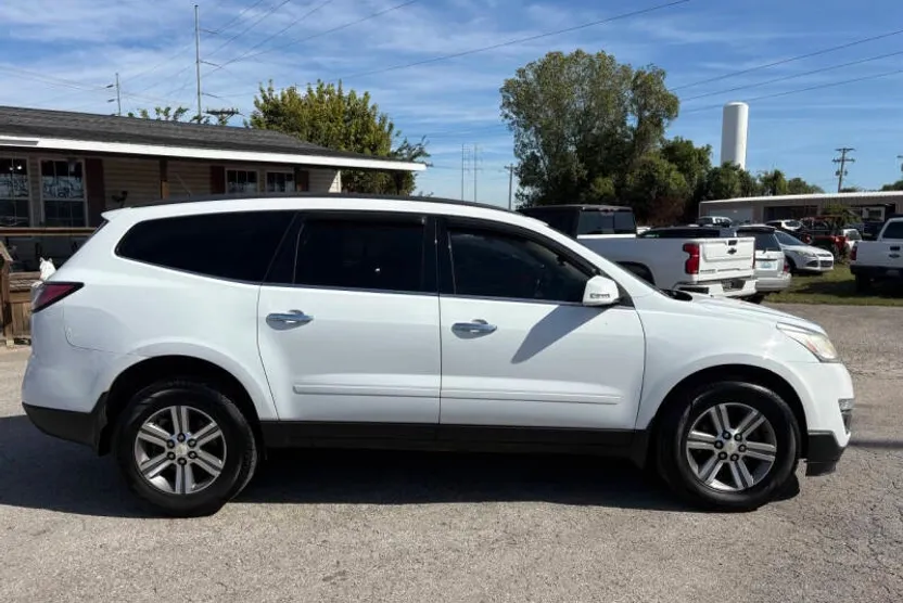2016 Chevrolet Traverse 2LT photo 1