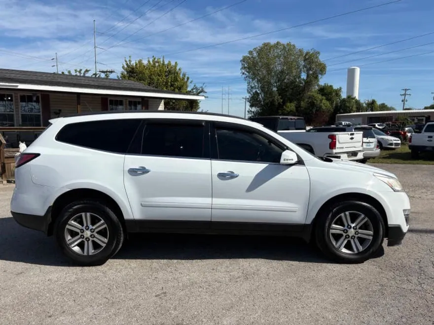2016 Chevrolet Traverse 2LT photo 1