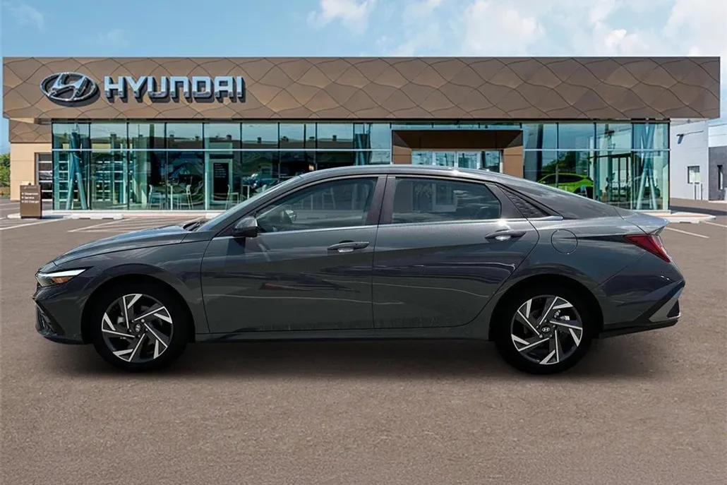 2024 Hyundai Elantra SEL Convenience photo 1