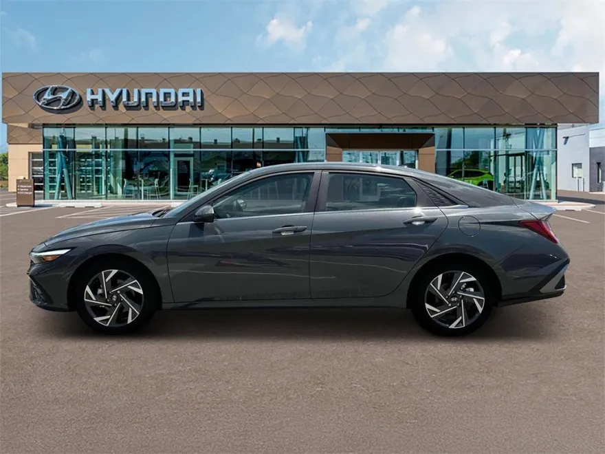 2024 Hyundai Elantra SEL Convenience photo 1
