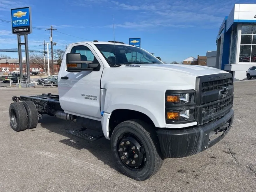2024 Chevrolet Silverado 5500HD Work Truck photo 1
