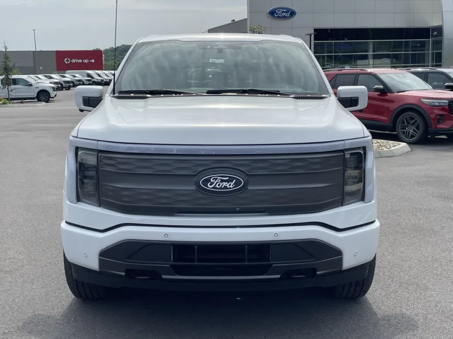 2025 Ford F-150 Lightning Lariat photo 1