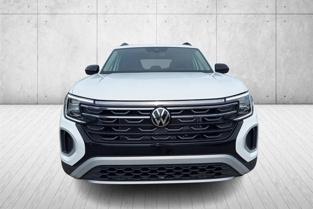 2025 Volkswagen Atlas SE Technology Peak Edition photo 1