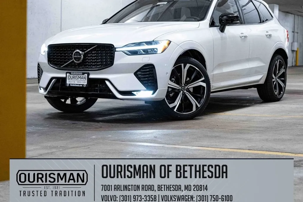 2025 Volvo XC60 B5 photo 1