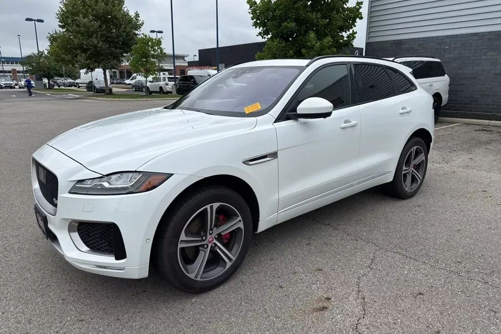 2017 Jaguar F-PACE S photo 1