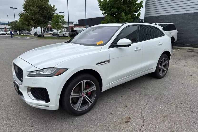 2017 Jaguar F-PACE S photo 1