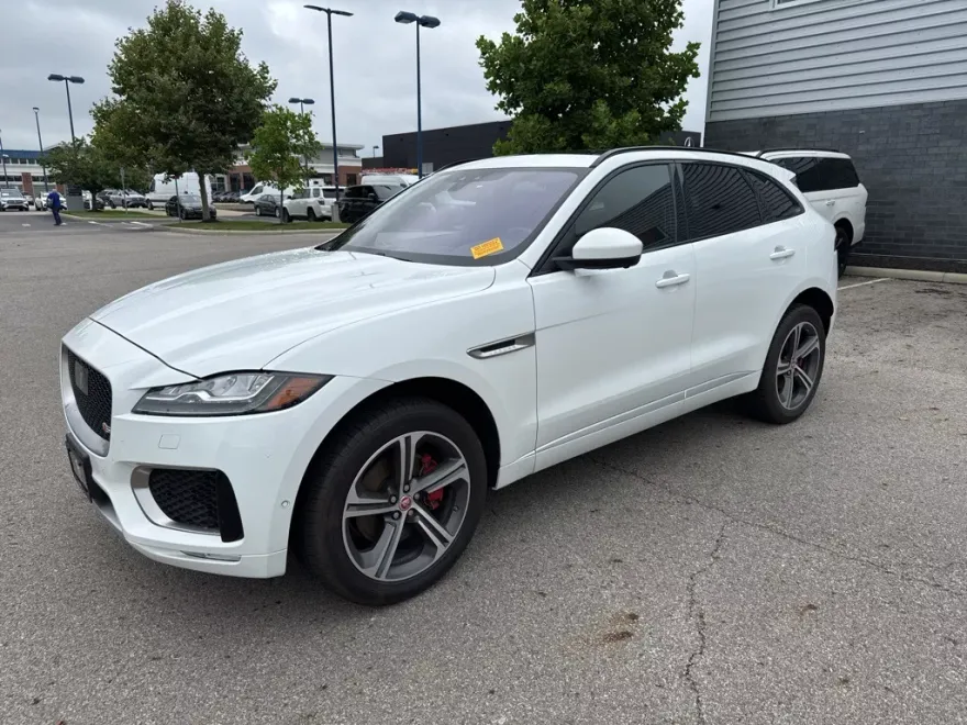 2017 Jaguar F-PACE S photo 1