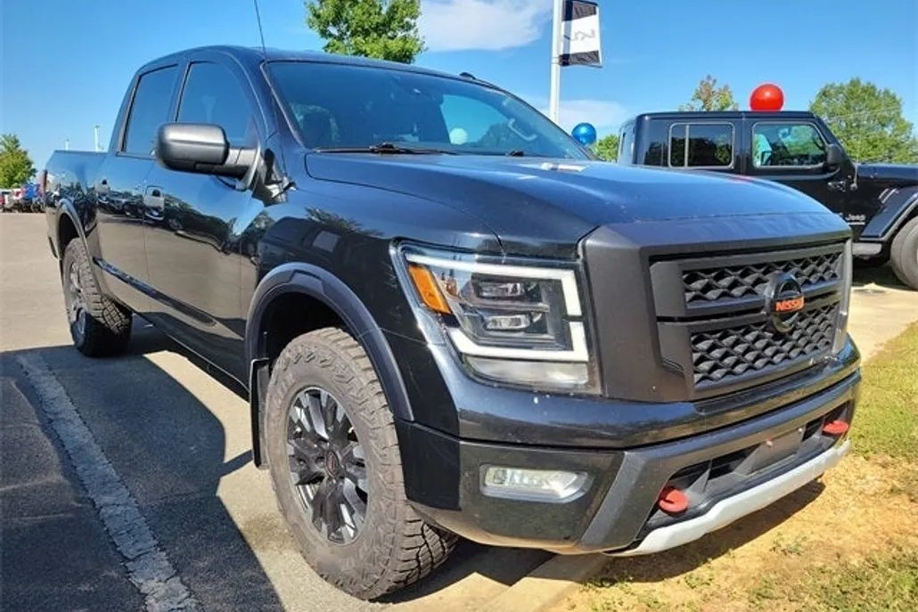 2021 Nissan Titan Crew Cab PRO-4X photo 1