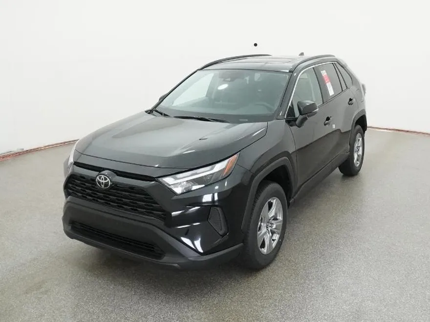 2025 Toyota RAV4 XLE photo 1