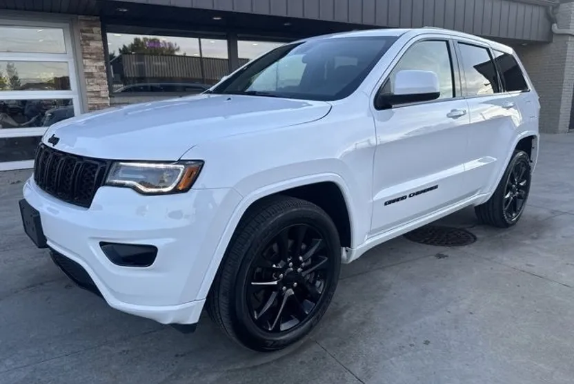 2021 Jeep Grand Cherokee Laredo X photo 1