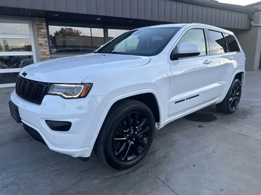 2021 Jeep Grand Cherokee Laredo X photo 1