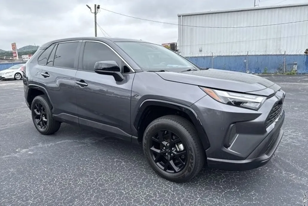 2023 Toyota RAV4 LE photo 1