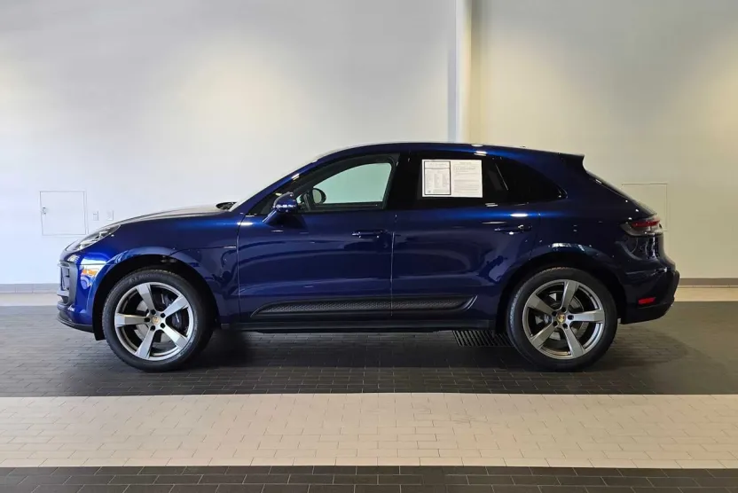 2024 Porsche Macan Base photo 1