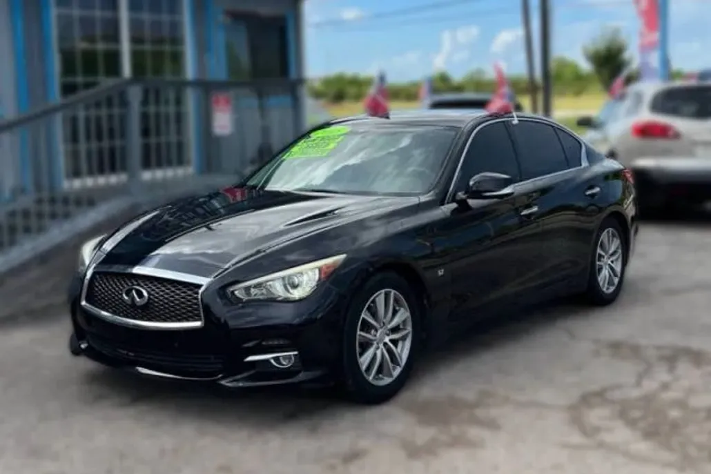 2015 Infiniti Q50 3.7 Premium photo 1