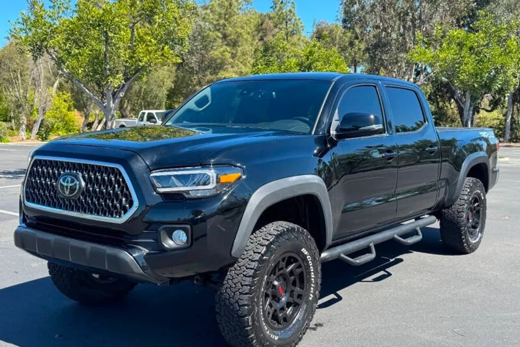 2023 Toyota Tacoma TRD Off-Road photo 1