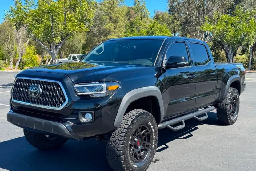 2023 Toyota Tacoma TRD Off-Road photo 1