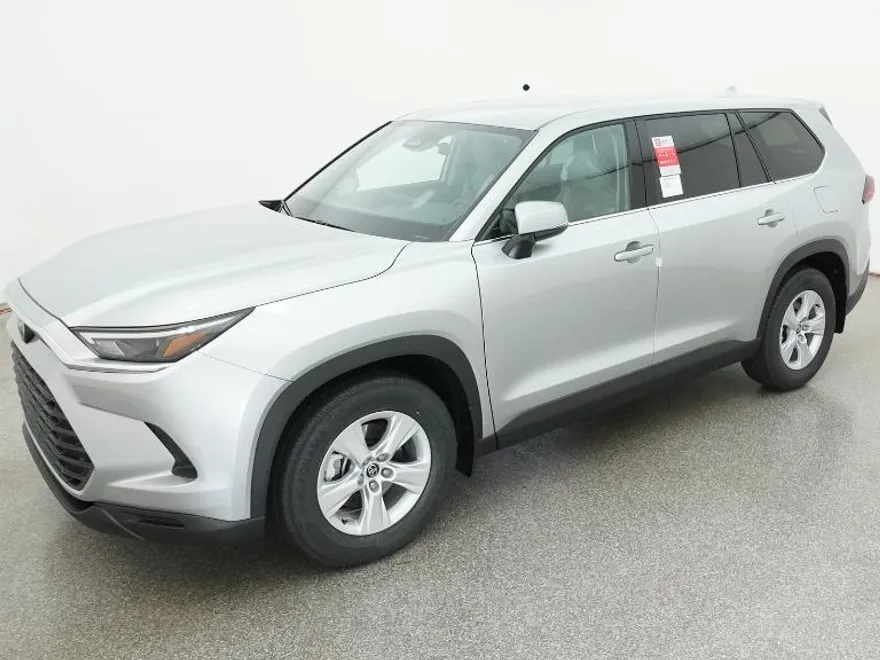 2026 Toyota Grand Highlander LE photo 1