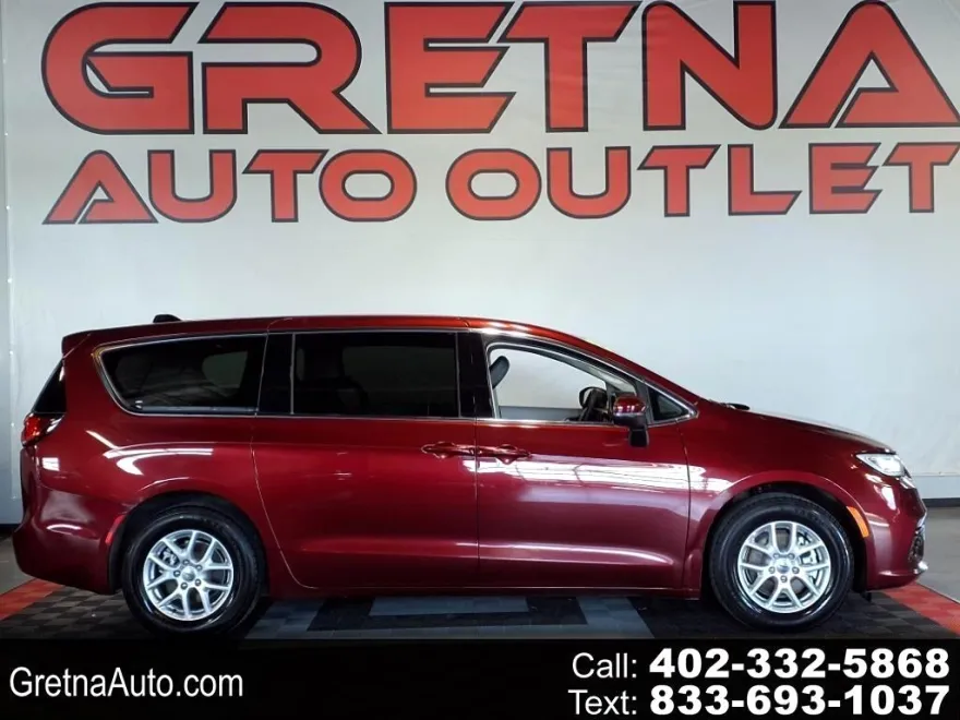 2023 Chrysler Pacifica Touring L photo 1