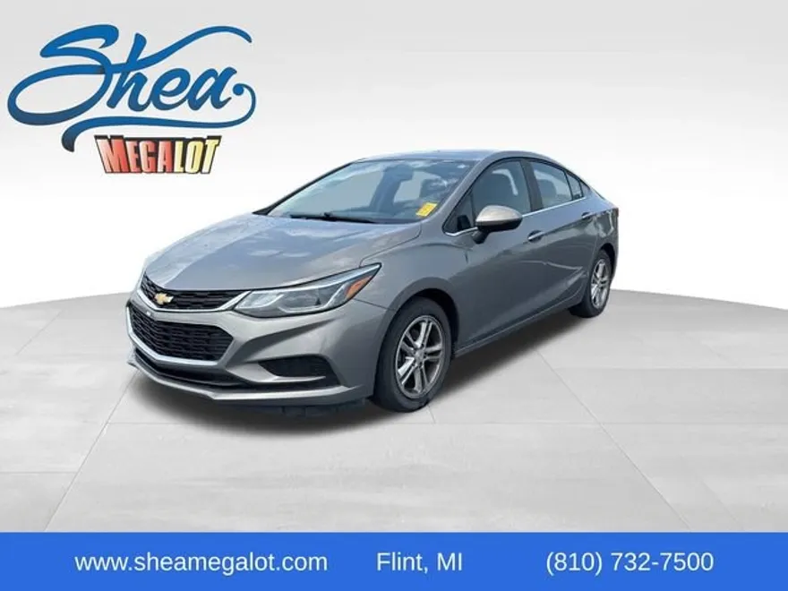 2018 Chevrolet Cruze LT photo 1