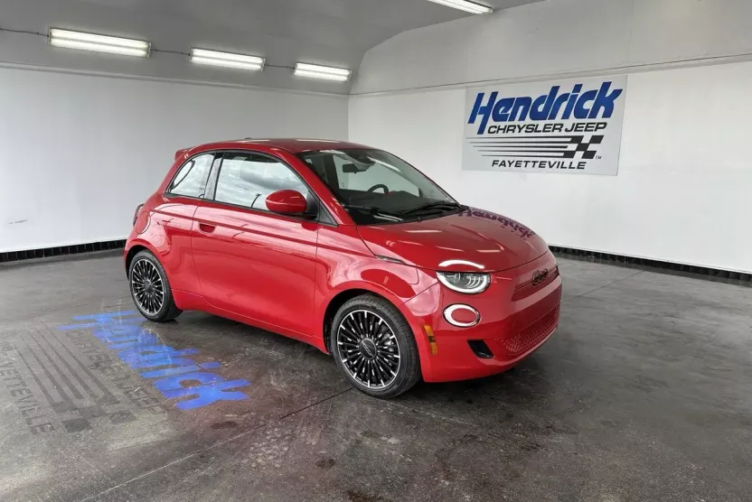2024 Fiat 500e photo 1