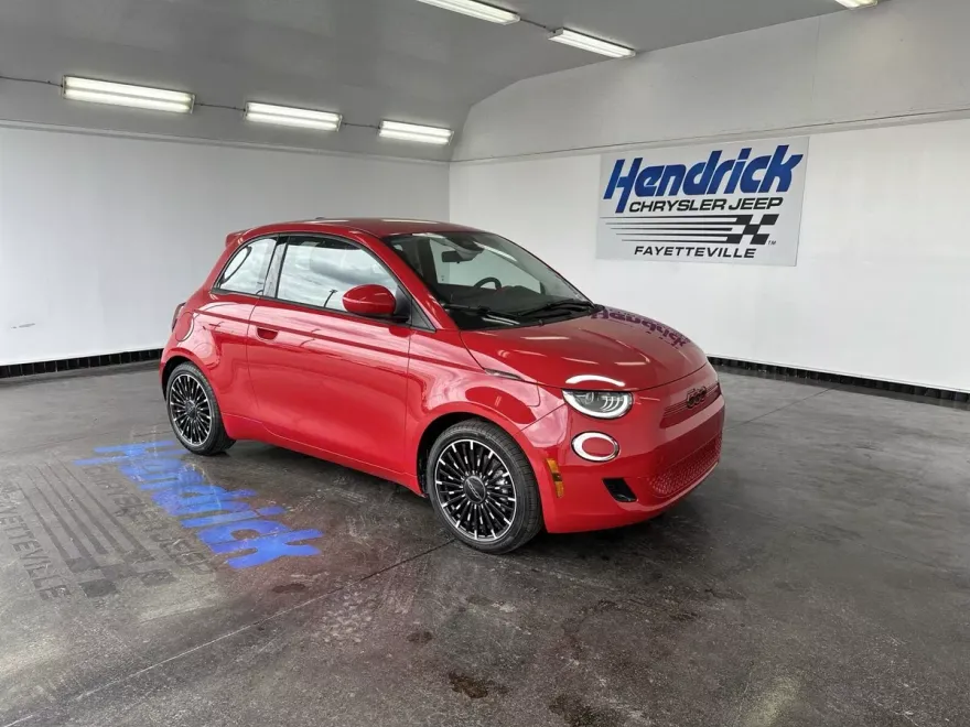 2024 Fiat 500e photo 1