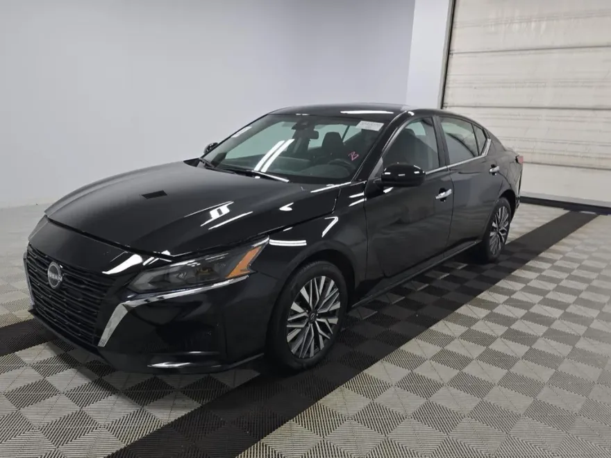 2024 Nissan Altima 2.5 SV photo 1