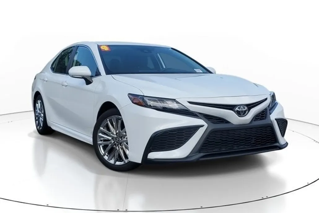 2024 Toyota Camry SE photo 1