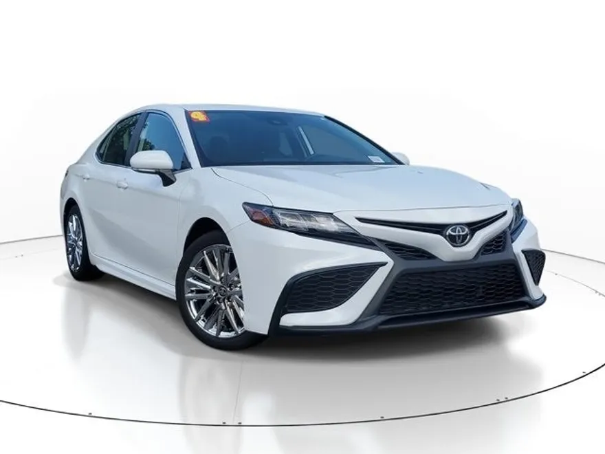 2024 Toyota Camry SE photo 1