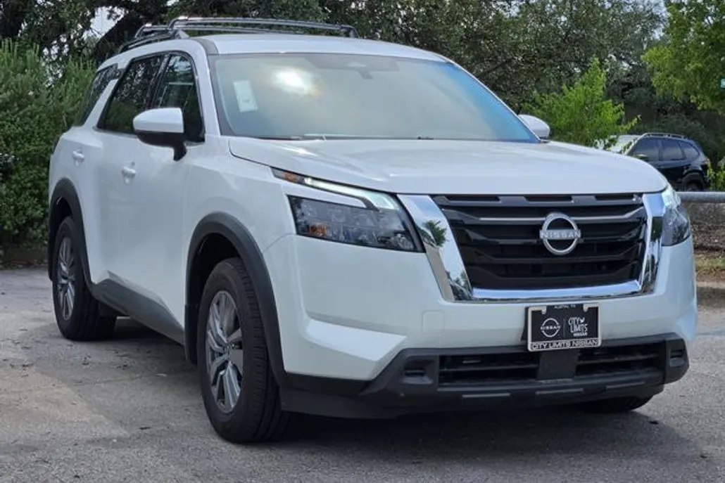 2025 Nissan Pathfinder SV photo 1