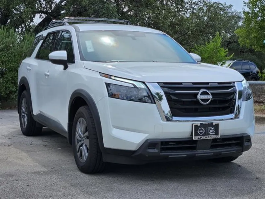 2025 Nissan Pathfinder SV photo 1