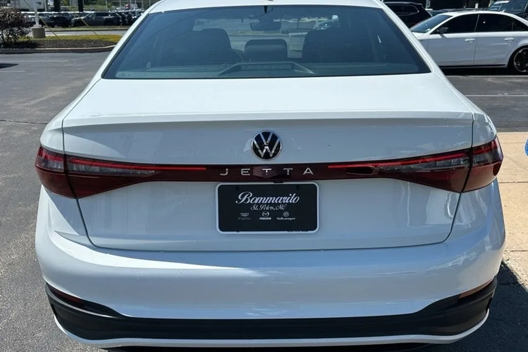 2025 Volkswagen Jetta Sport photo 1