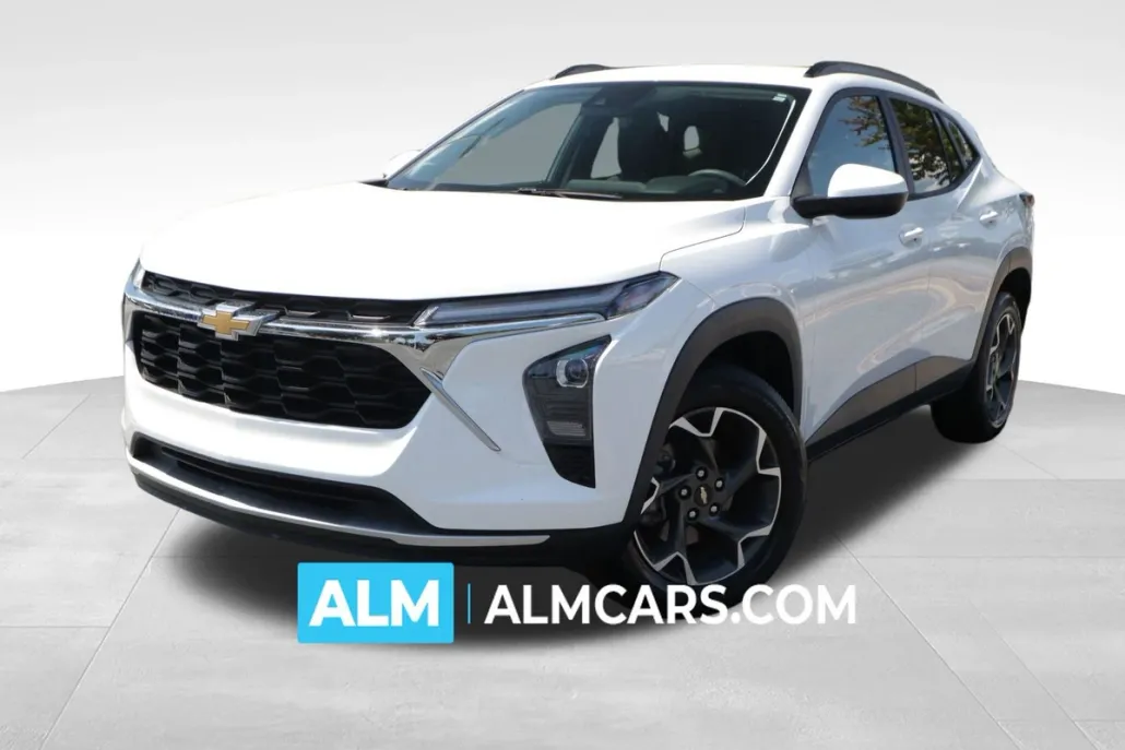 2024 Chevrolet Trax LT photo 1