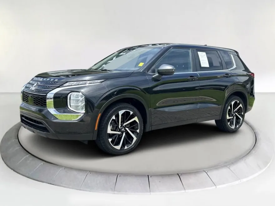 2022 Mitsubishi Outlander ES photo 1