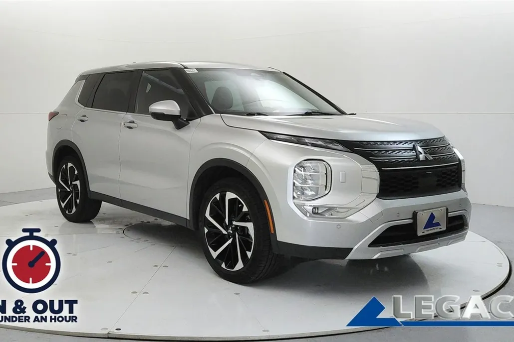 2023 Mitsubishi Outlander SE S-AWC photo 1
