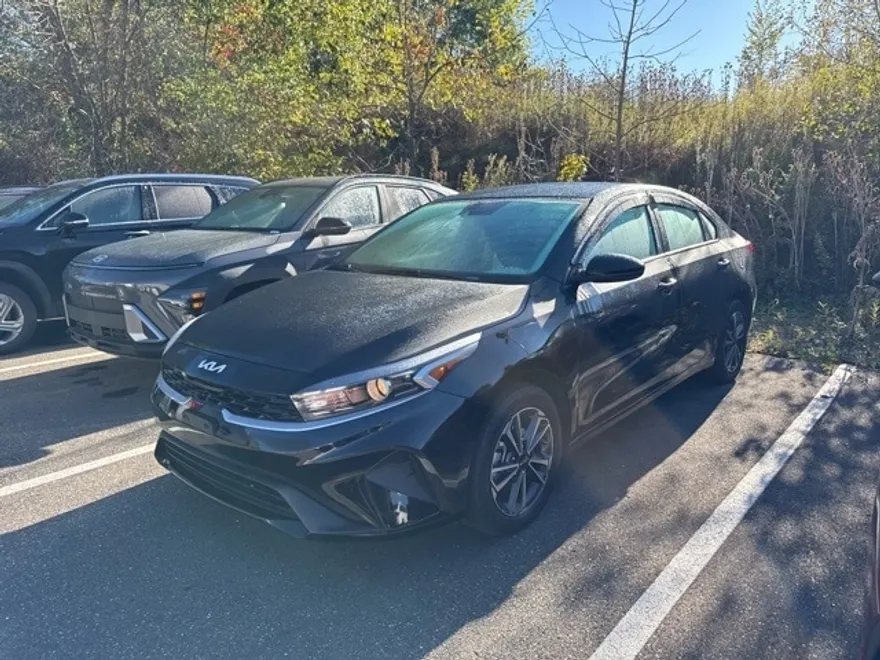 2023 Kia Forte LXS photo 1