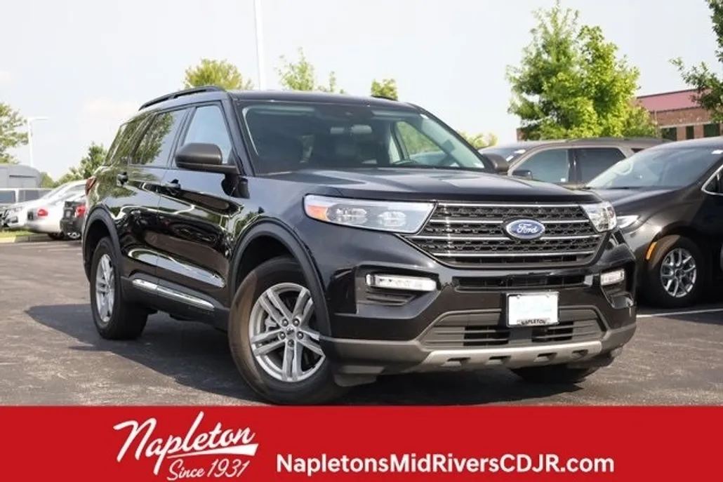 2024 Ford Explorer XLT photo 1