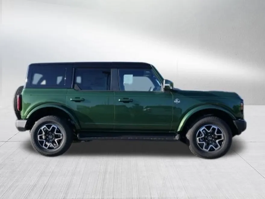 2025 Ford Bronco Outer Banks photo 1