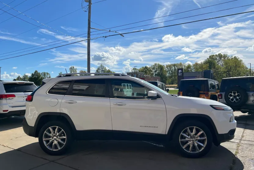 2017 Jeep Cherokee Limited photo 1