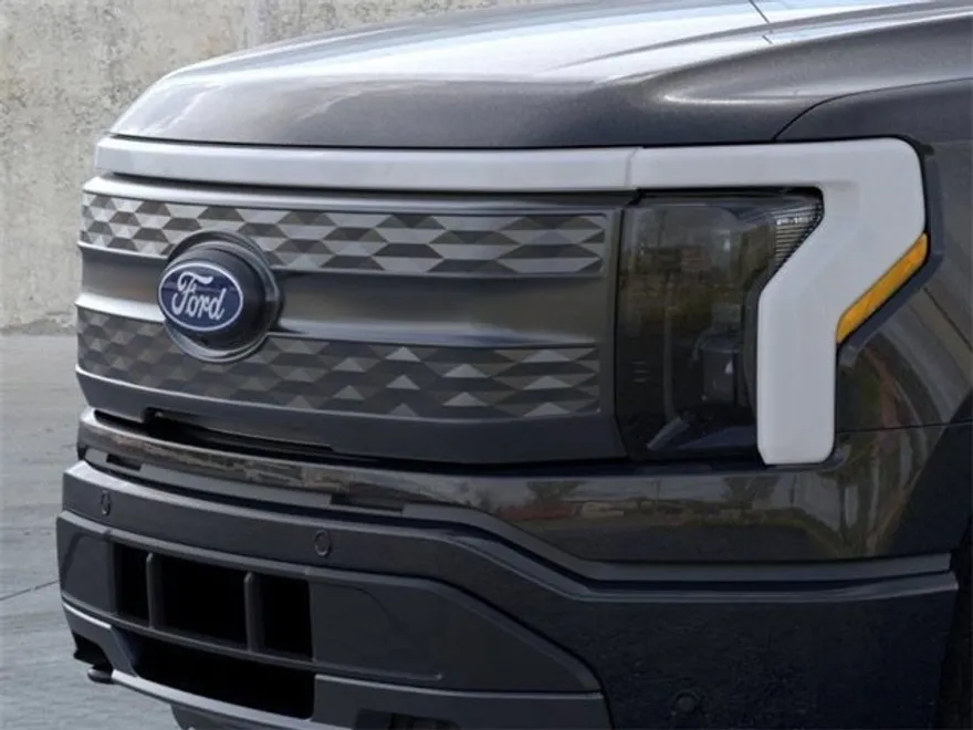 2025 Ford F-150 Lightning Lariat photo 1