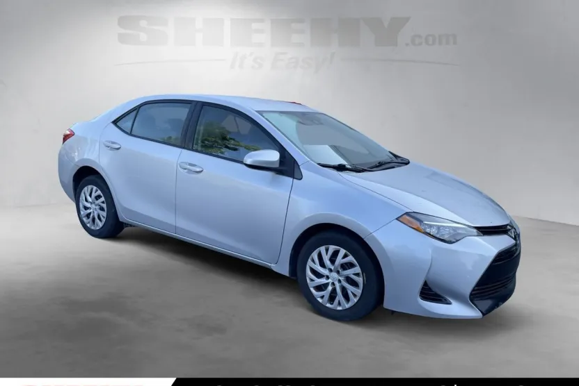 2018 Toyota Corolla LE photo 1