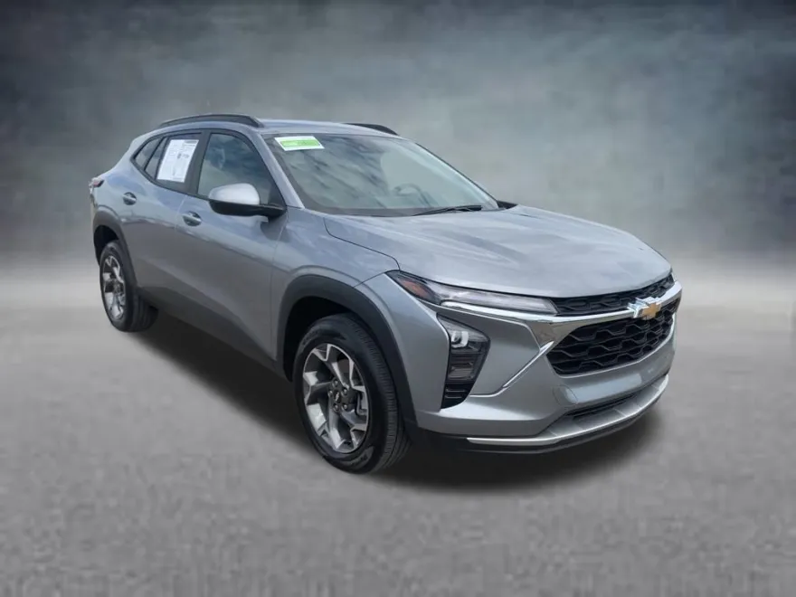 2024 Chevrolet Trax LT photo 1