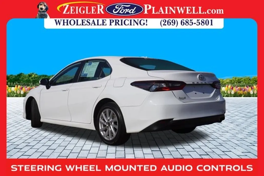 2021 Toyota Camry LE photo 1