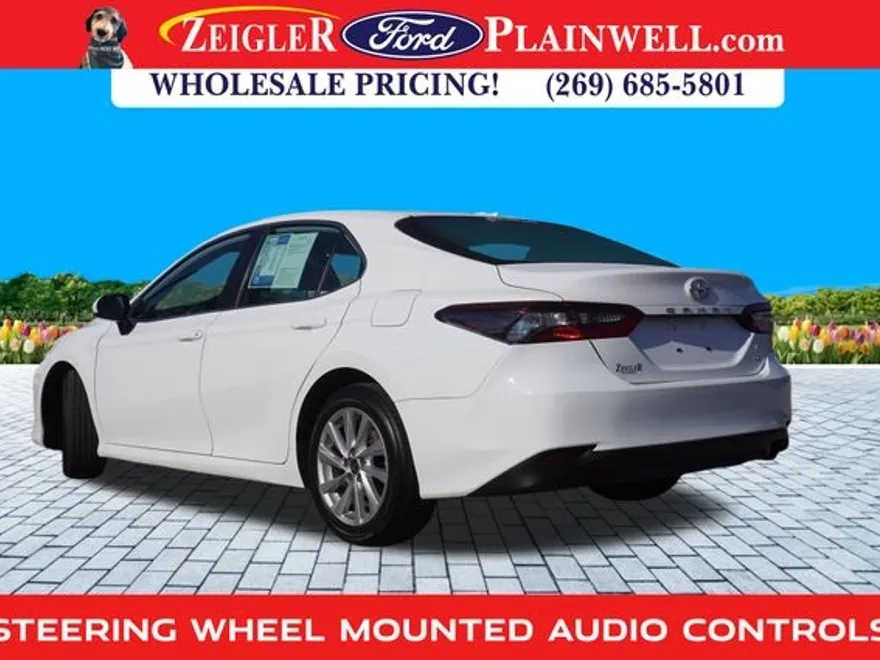 2021 Toyota Camry LE photo 1