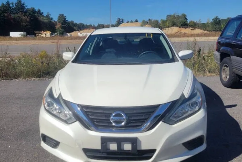 2017 Nissan Altima 2.5 photo 1