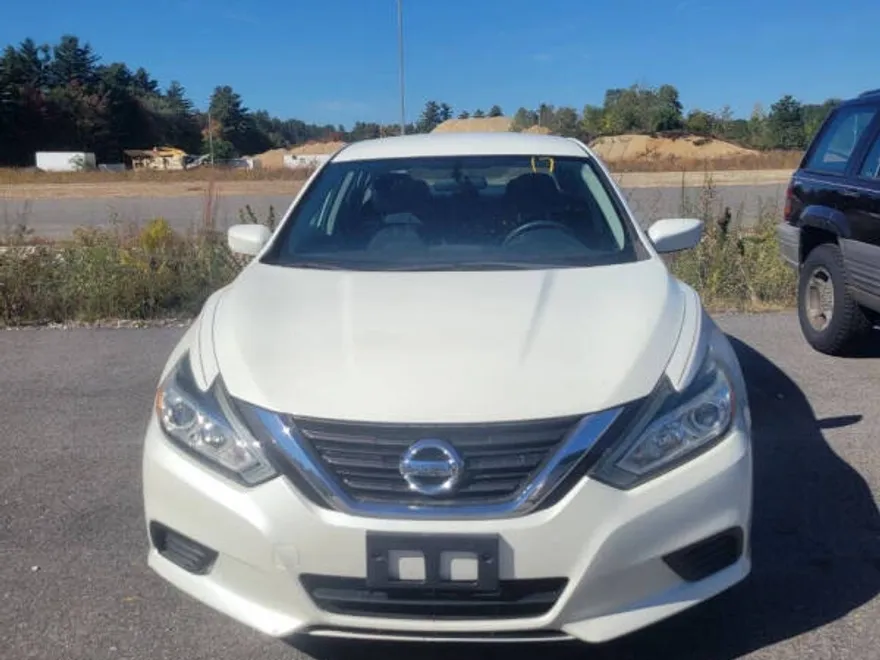 2017 Nissan Altima 2.5 photo 1
